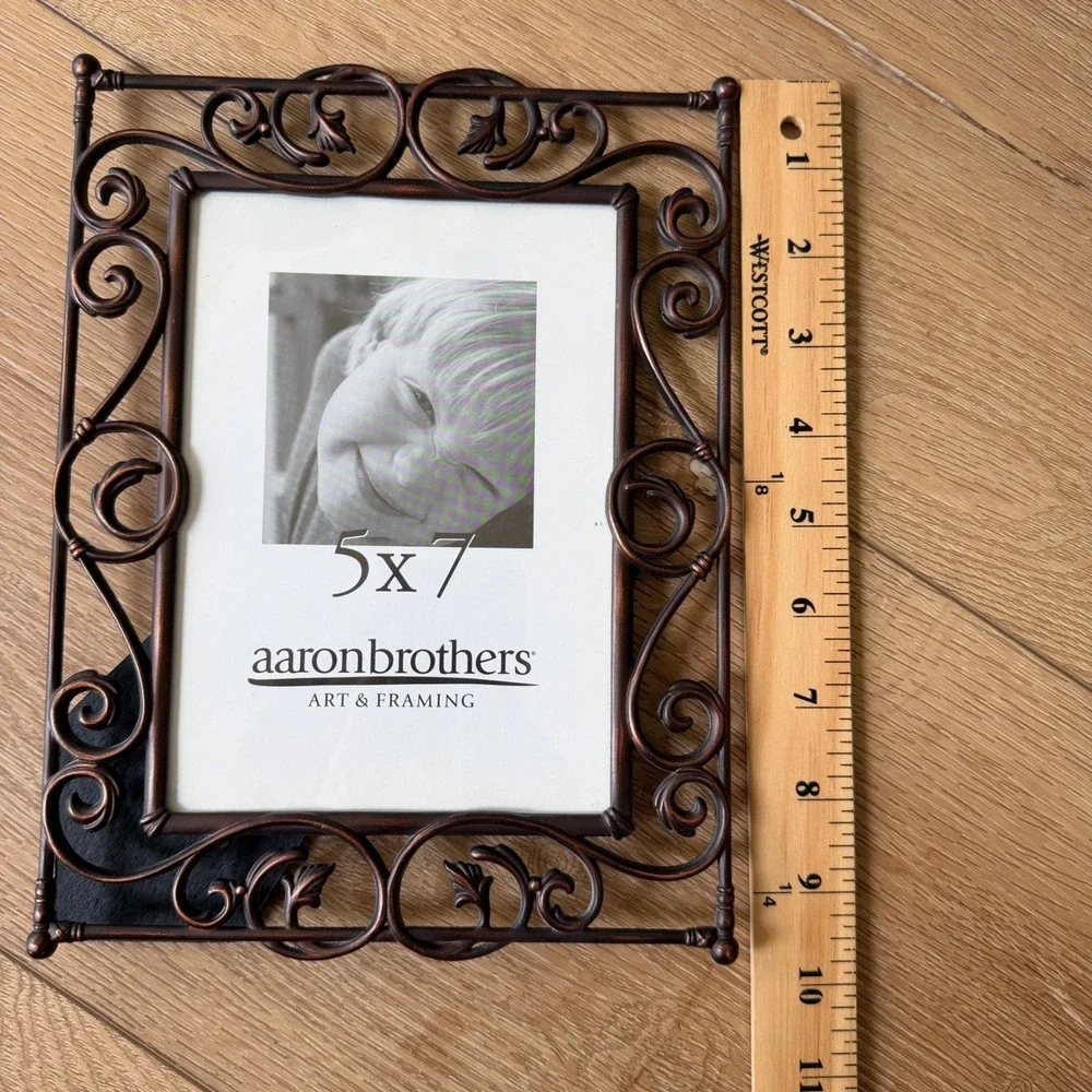 Aaron Brothers 5x7 Photo Frame Bronze Metal Scrollwork Leaf Tabletop Easel Back
